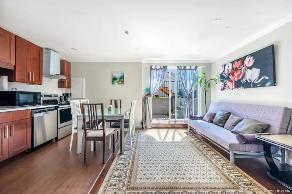 Coze Home In Vancouver Near Yvr Bagian luar foto
